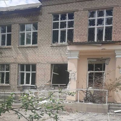 Окупанти розбомбили школу-інтернат на Миколаївщині: жахливі фото наслідків