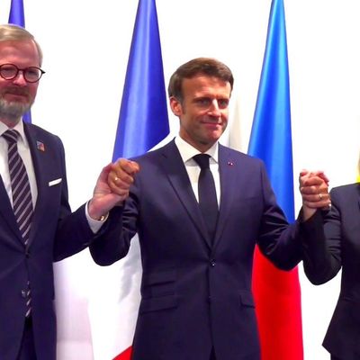 Макрон завершил председательство в Совете ЕС: его заменит чешский премьер Фиала