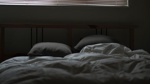 Світло під час сну може серйозно нашкодити вашому здоров'ю: результати великого дослідження