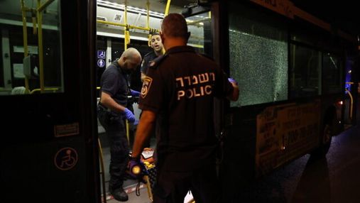 В Иерусалиме неизвестный обстрелял автобус у Стены плача: по меньшей мере 7 раненых, нападавший скрылся