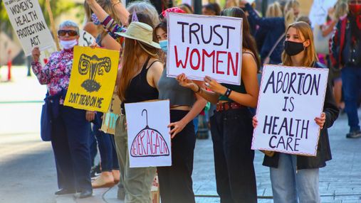 В Венгрии женщины заставляют слушать сердцебиение плода перед абортом