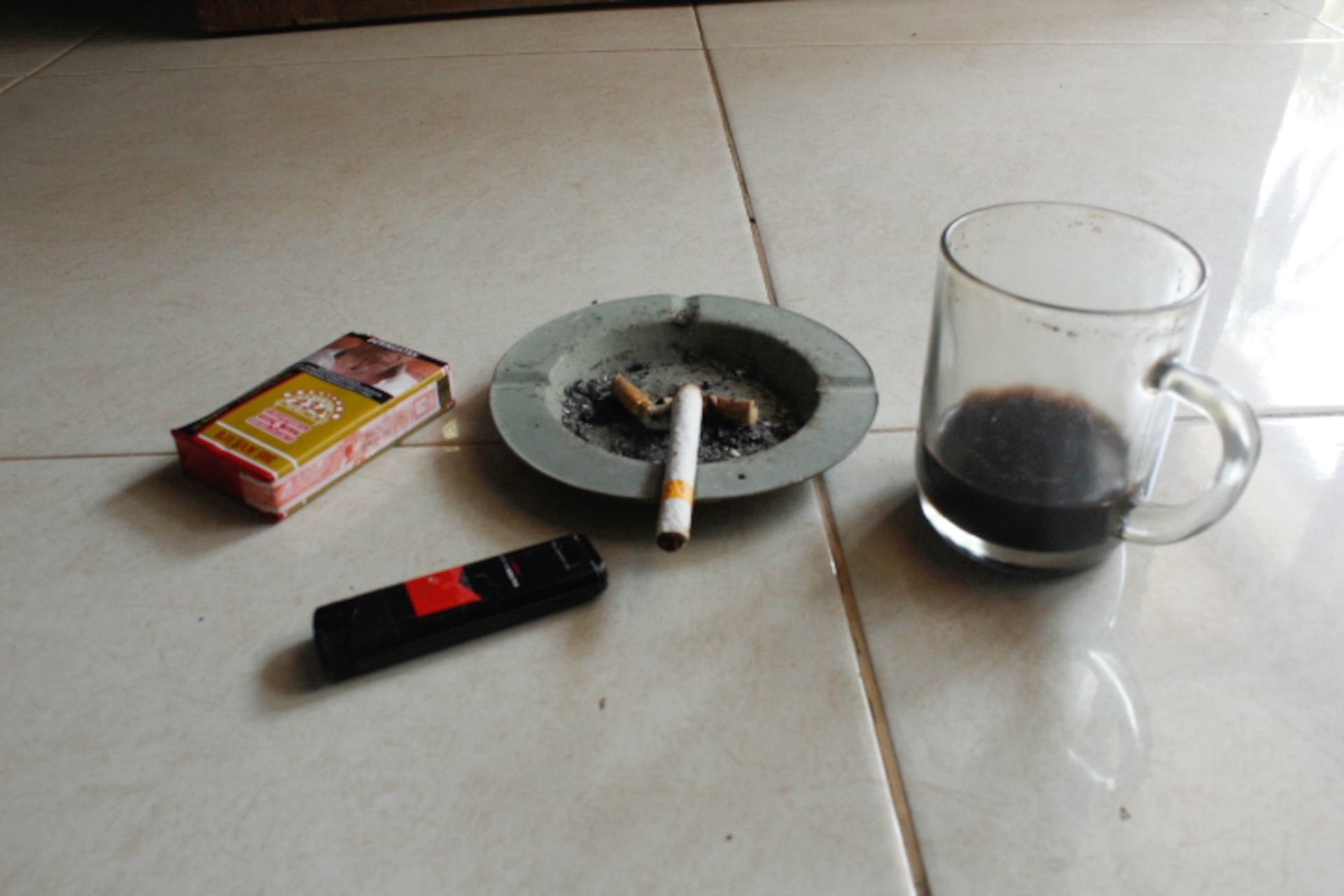 Кава і сигарети 