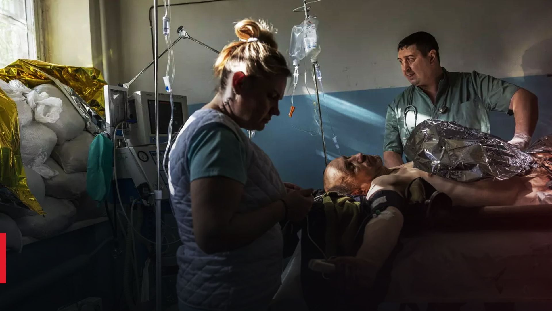 Украинским медикам, которые в зоне боевых действий, повысят зарплату