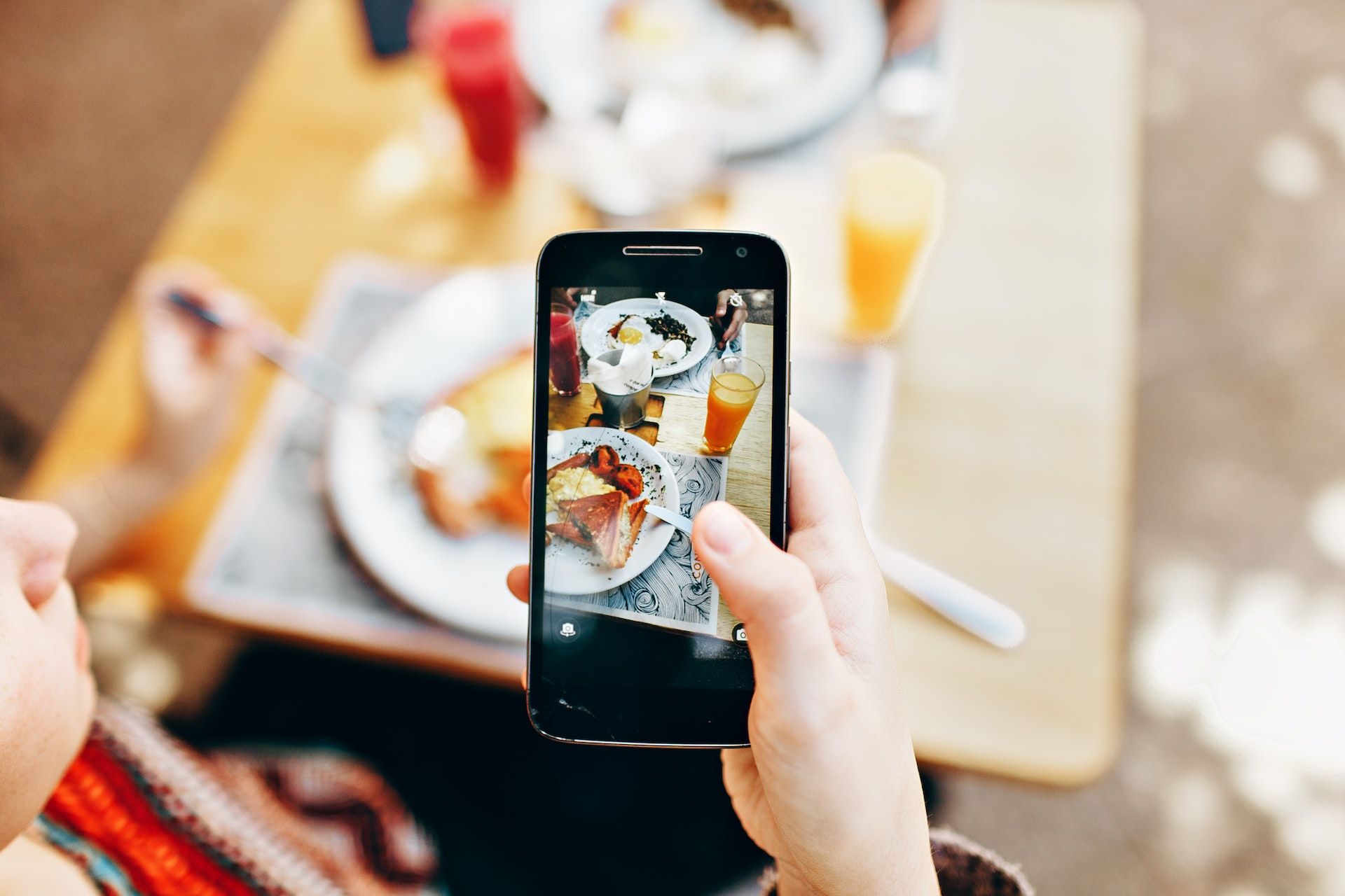 Знайшли простий спосіб зменшити апетит за допомогою смартфону