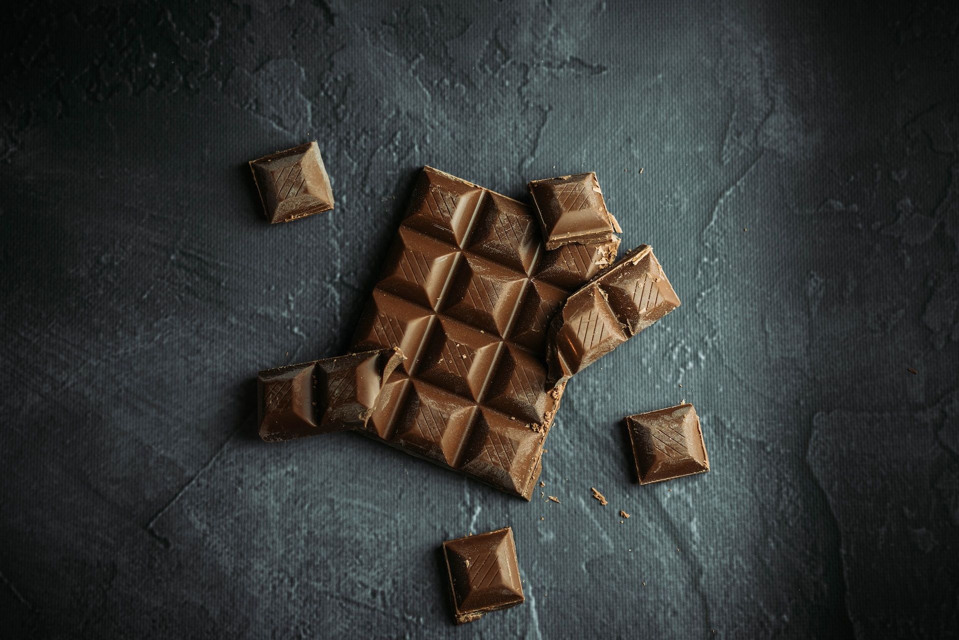 5 причин їсти чорний шоколад: покращує роботу мозку та містить потужні сполуки - Здоровʼя 24
