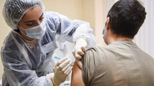 Уже 100 тисяч українців записались на вакцинацію проти коронавірусу 