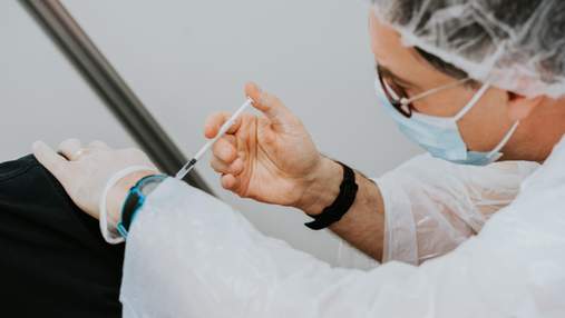 Чому вакцинація проти коронавірусу – це не про свободу вибору, а про врятовані життя