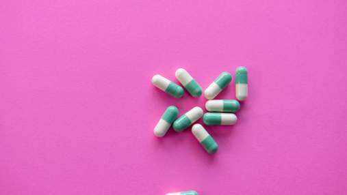 Для бідніших країн: Pfizer дозволить Україні випускати свої таблетки проти коронавірусу
