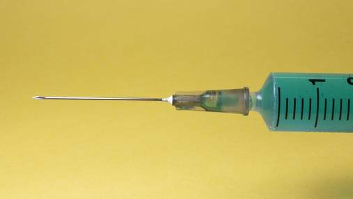 Сколько украинцев сделали бустерную дозу COVID-вакцины